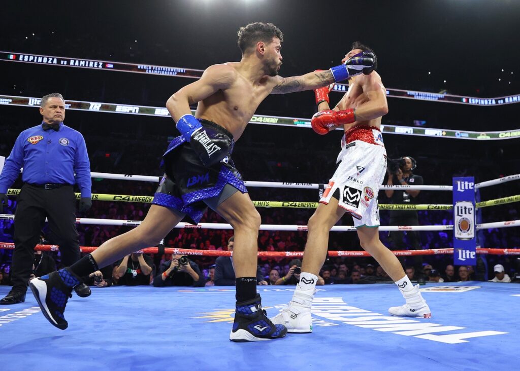 Rafael-Espinoza-vs-Robeisy-Ramirez_action3.jpg