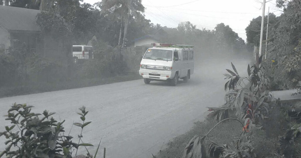 philippines-kanlaon-volcano-ap24345204298849.jpg